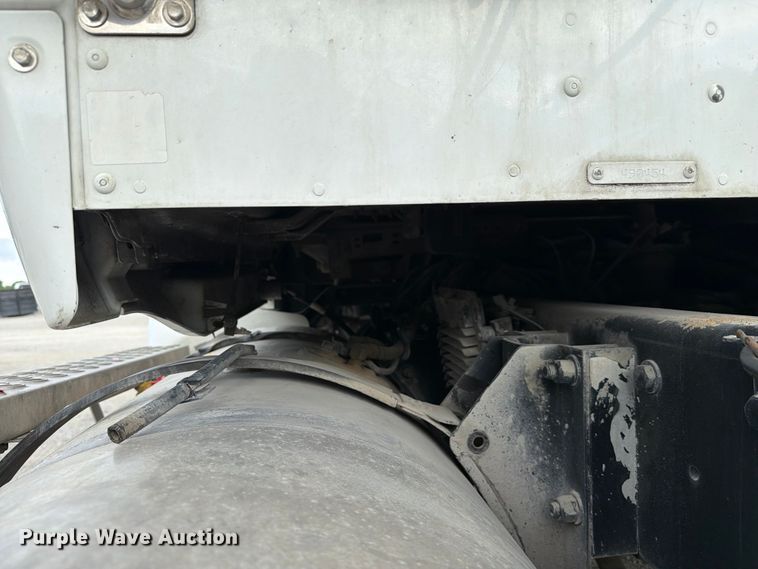 image for item FC3045 2016 Kenworth T880 semi truck