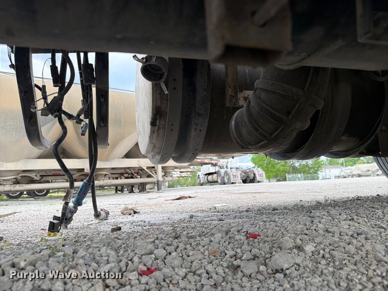 image for item FC3045 2016 Kenworth T880 semi truck