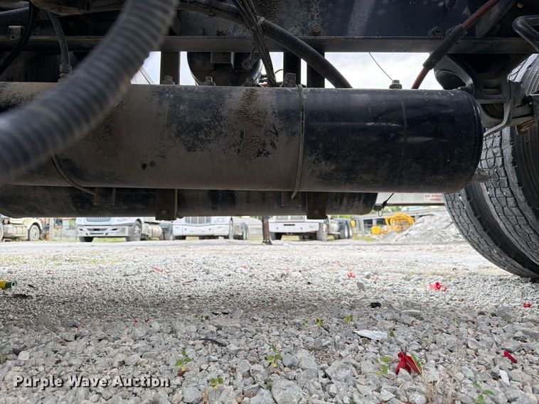 image for item FC3045 2016 Kenworth T880 semi truck