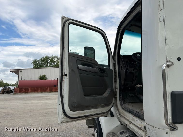 image for item FC3045 2016 Kenworth T880 semi truck