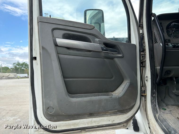 image for item FC3045 2016 Kenworth T880 semi truck