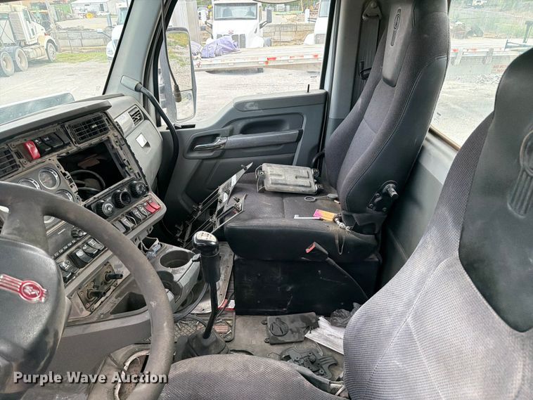 image for item FC3045 2016 Kenworth T880 semi truck