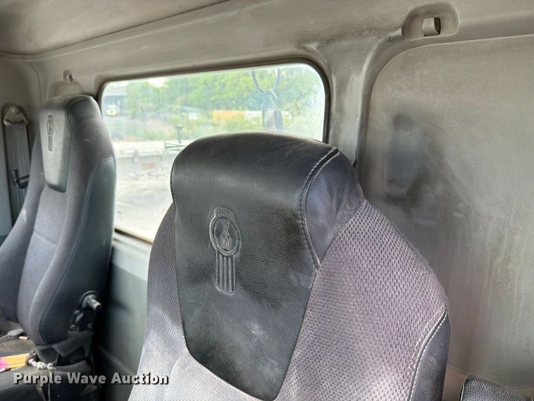 image for item FC3045 2016 Kenworth T880 semi truck