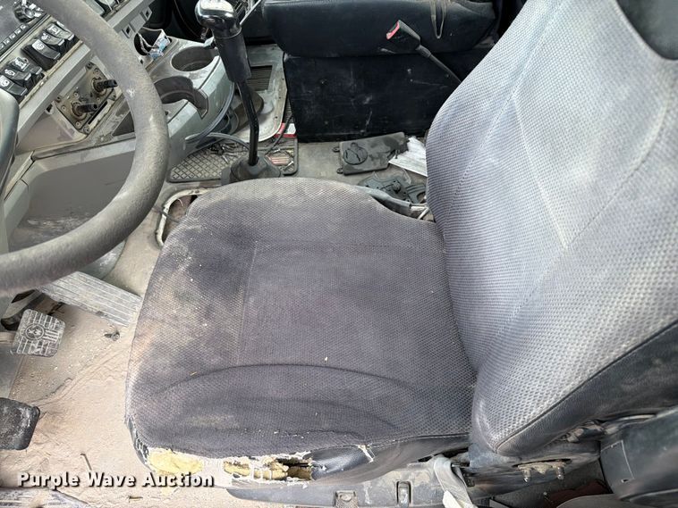 image for item FC3045 2016 Kenworth T880 semi truck