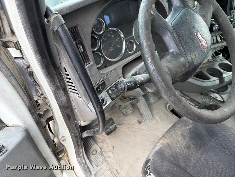 image for item FC3045 2016 Kenworth T880 semi truck