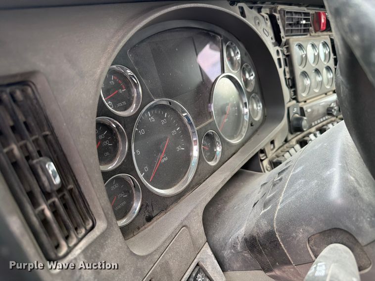 image for item FC3045 2016 Kenworth T880 semi truck