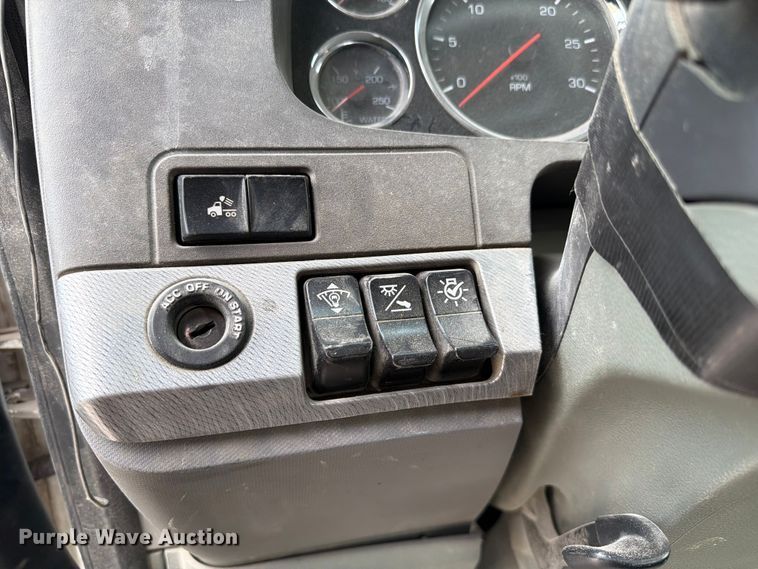 image for item FC3045 2016 Kenworth T880 semi truck