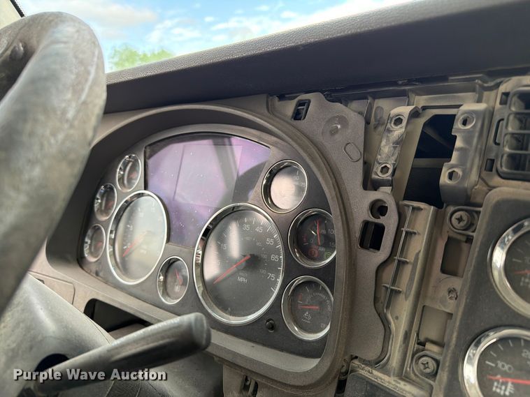 image for item FC3045 2016 Kenworth T880 semi truck