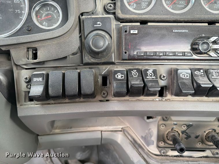 image for item FC3045 2016 Kenworth T880 semi truck