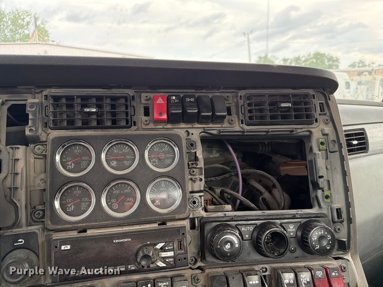 image for item FC3045 2016 Kenworth T880 semi truck