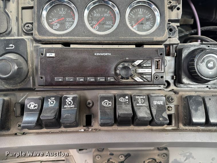 image for item FC3045 2016 Kenworth T880 semi truck