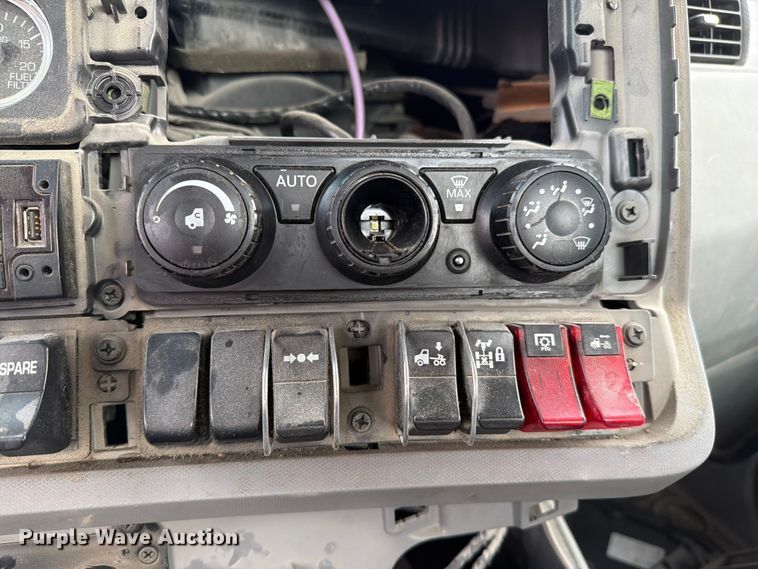 image for item FC3045 2016 Kenworth T880 semi truck