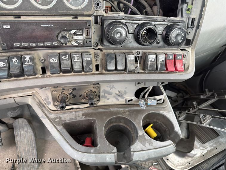 image for item FC3045 2016 Kenworth T880 semi truck