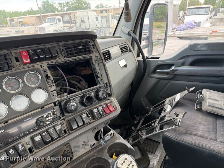 image for item FC3045 2016 Kenworth T880 semi truck
