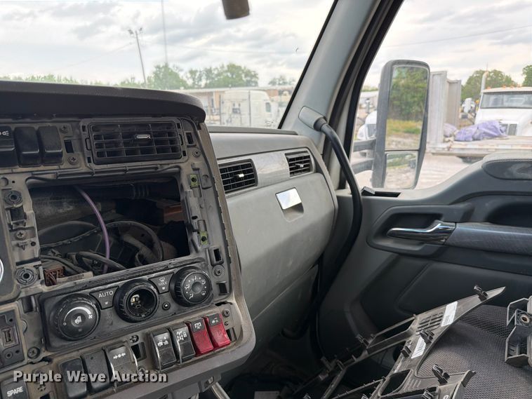 image for item FC3045 2016 Kenworth T880 semi truck