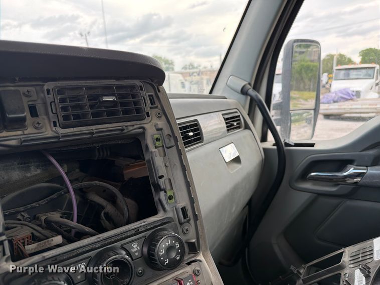 image for item FC3045 2016 Kenworth T880 semi truck