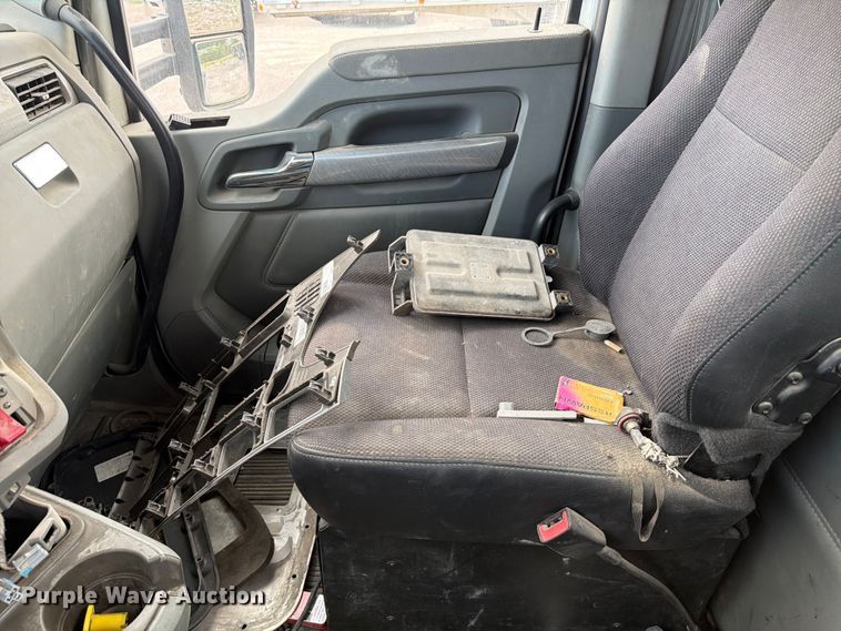 image for item FC3045 2016 Kenworth T880 semi truck