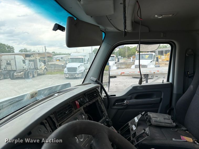 image for item FC3045 2016 Kenworth T880 semi truck