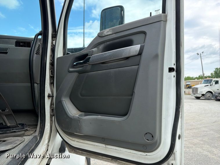 image for item FC3045 2016 Kenworth T880 semi truck