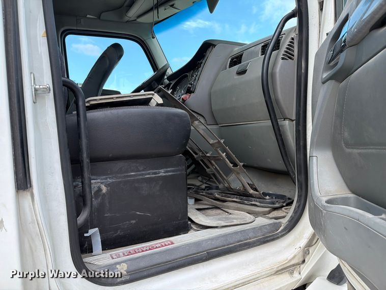 image for item FC3045 2016 Kenworth T880 semi truck