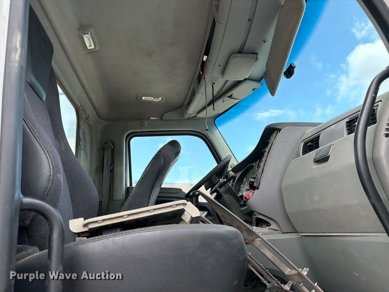 image for item FC3045 2016 Kenworth T880 semi truck