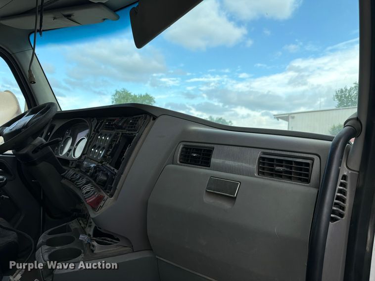 image for item FC3045 2016 Kenworth T880 semi truck