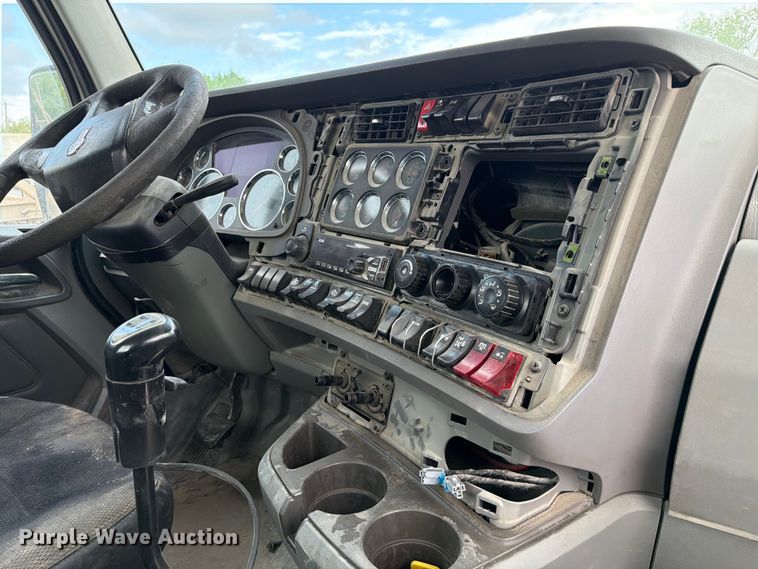 image for item FC3045 2016 Kenworth T880 semi truck