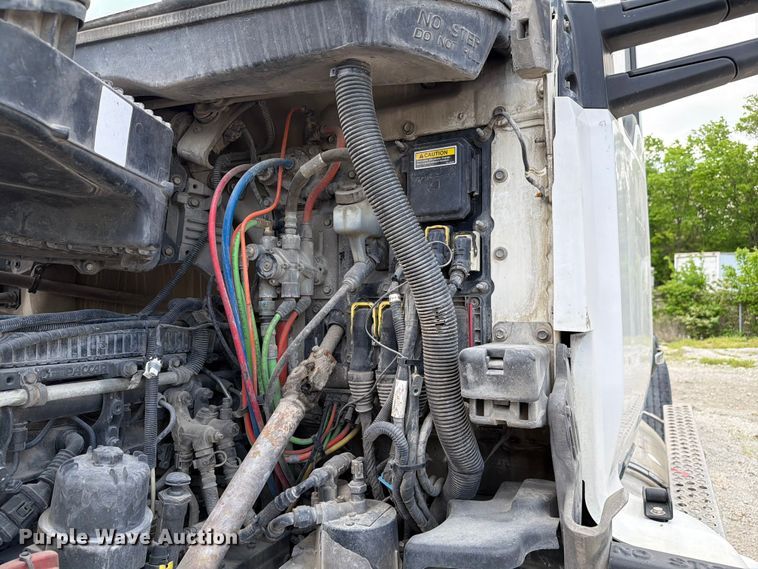 image for item FC3045 2016 Kenworth T880 semi truck