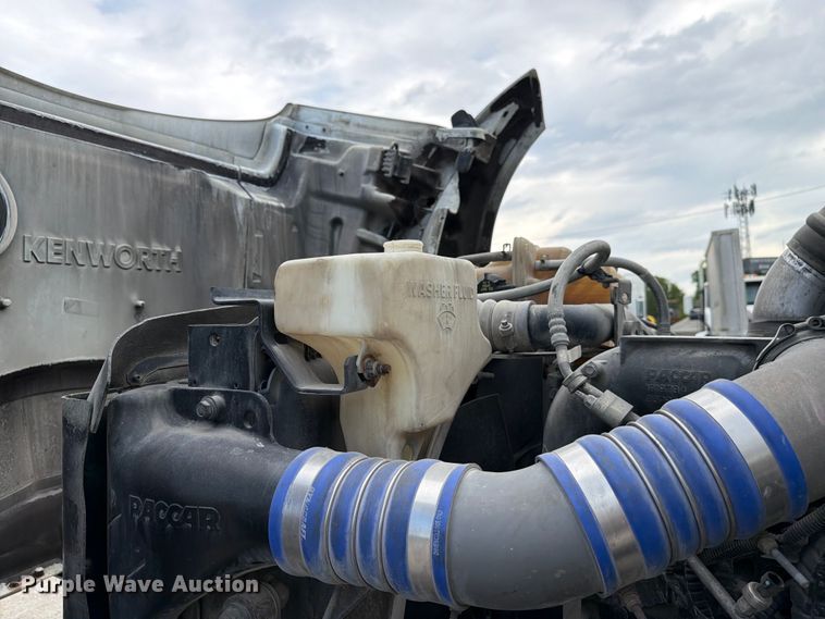 image for item FC3045 2016 Kenworth T880 semi truck