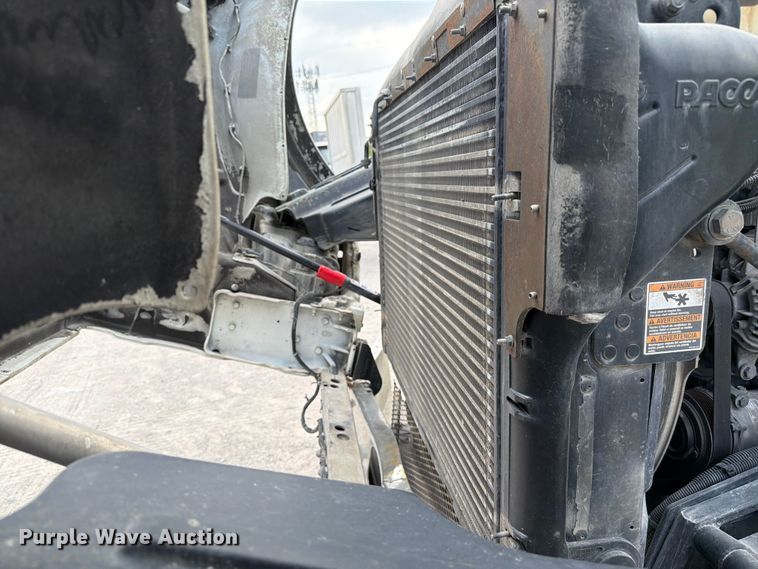 image for item FC3045 2016 Kenworth T880 semi truck