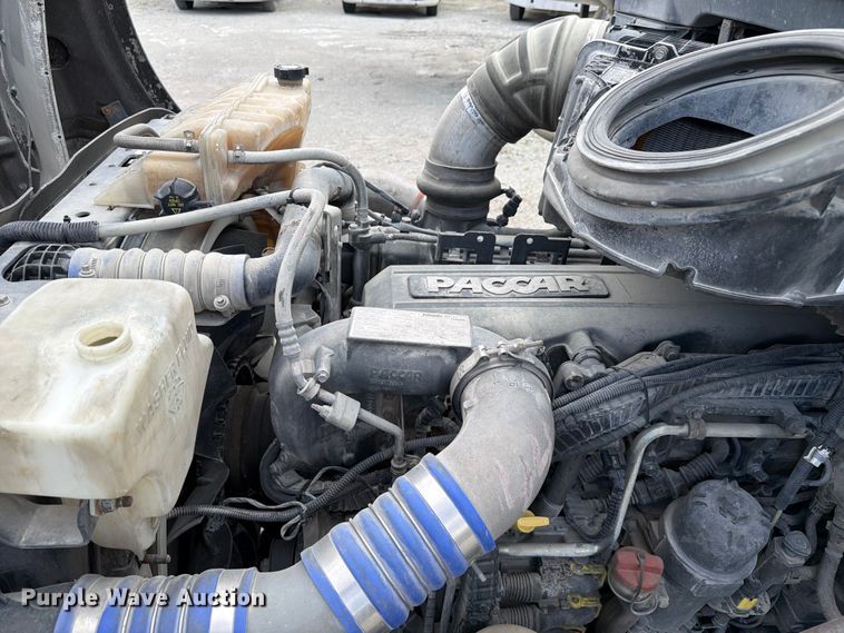 image for item FC3045 2016 Kenworth T880 semi truck