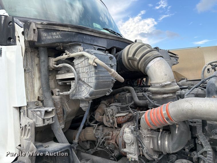 image for item FC3045 2016 Kenworth T880 semi truck