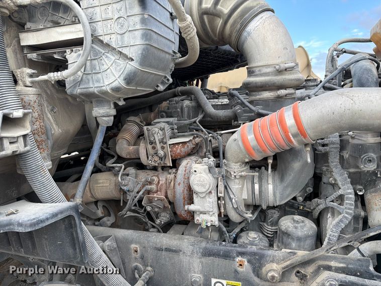 image for item FC3045 2016 Kenworth T880 semi truck