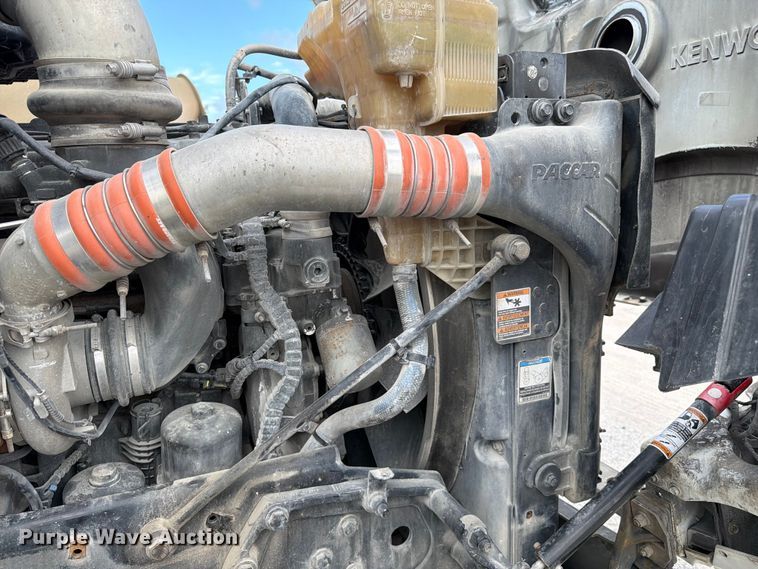 image for item FC3045 2016 Kenworth T880 semi truck