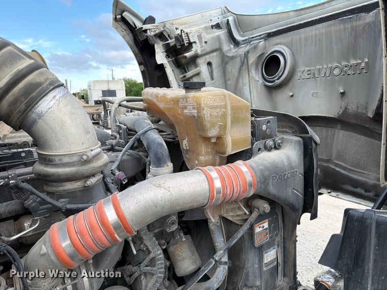 image for item FC3045 2016 Kenworth T880 semi truck