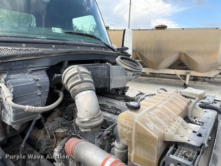 image for item FC3045 2016 Kenworth T880 semi truck