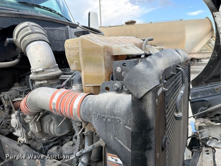 image for item FC3045 2016 Kenworth T880 semi truck