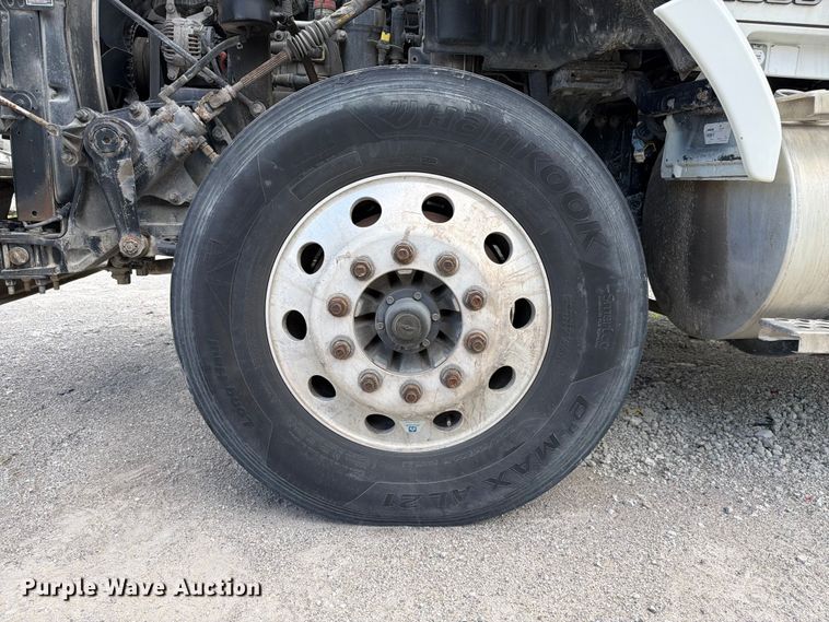 image for item FC3045 2016 Kenworth T880 semi truck