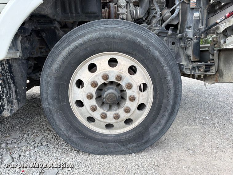 image for item FC3045 2016 Kenworth T880 semi truck