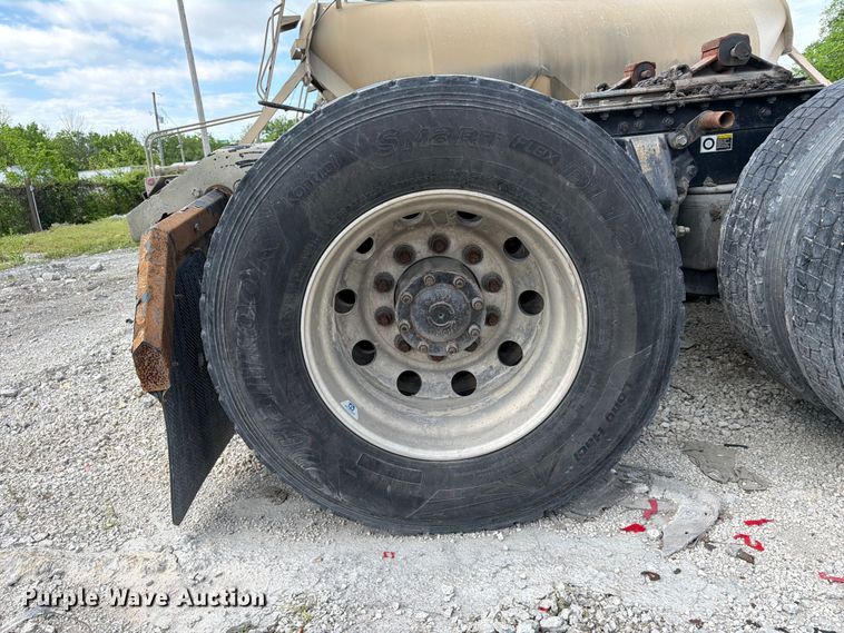 image for item FC3045 2016 Kenworth T880 semi truck