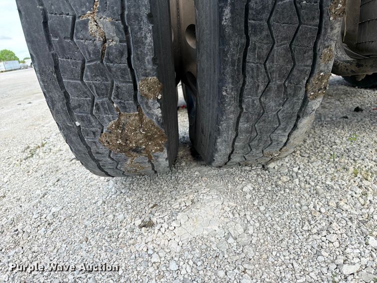 image for item FC3045 2016 Kenworth T880 semi truck