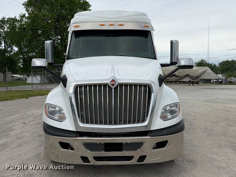 image for item FC3046 2020 International LT625 semi truck