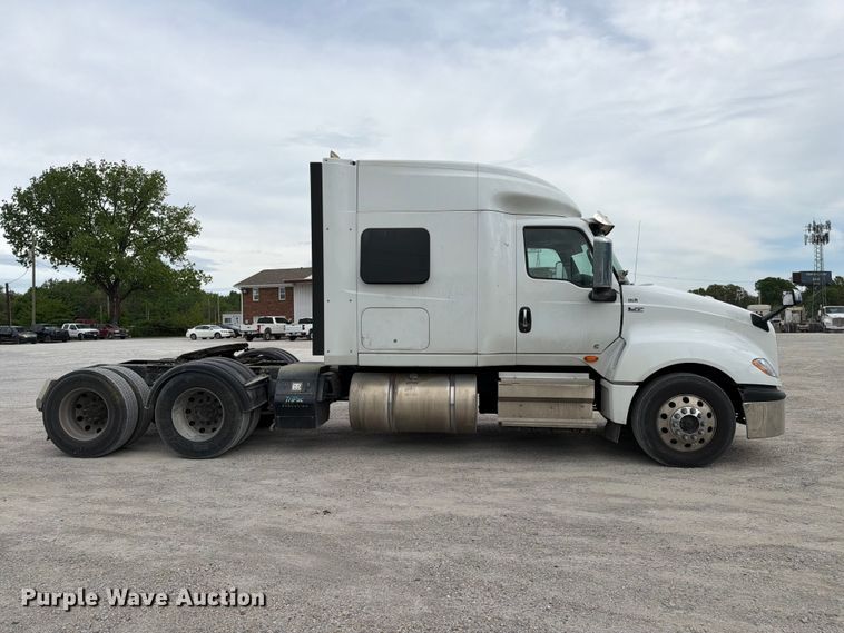 image for item FC3046 2020 International LT625 semi truck