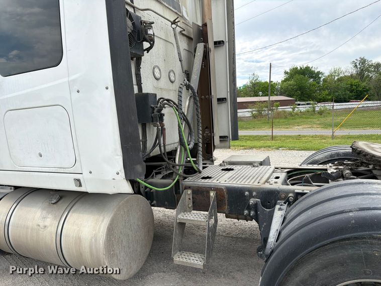 image for item FC3046 2020 International LT625 semi truck
