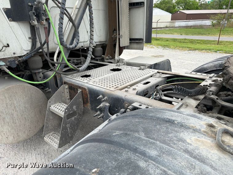 image for item FC3046 2020 International LT625 semi truck