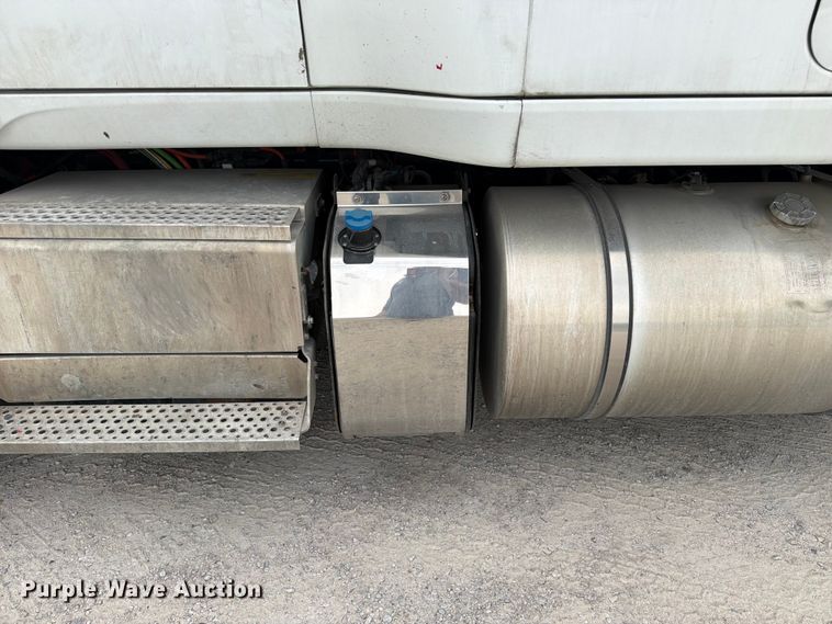 image for item FC3046 2020 International LT625 semi truck