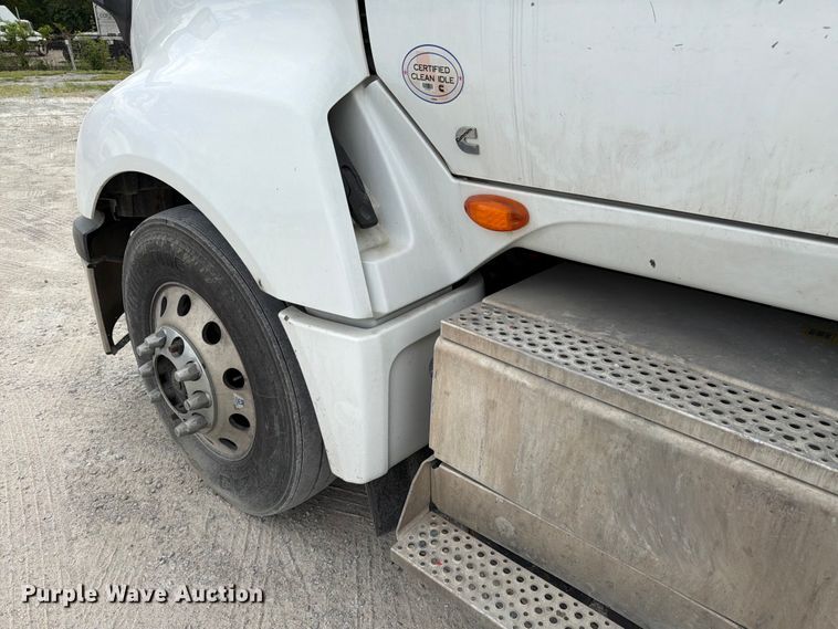 image for item FC3046 2020 International LT625 semi truck