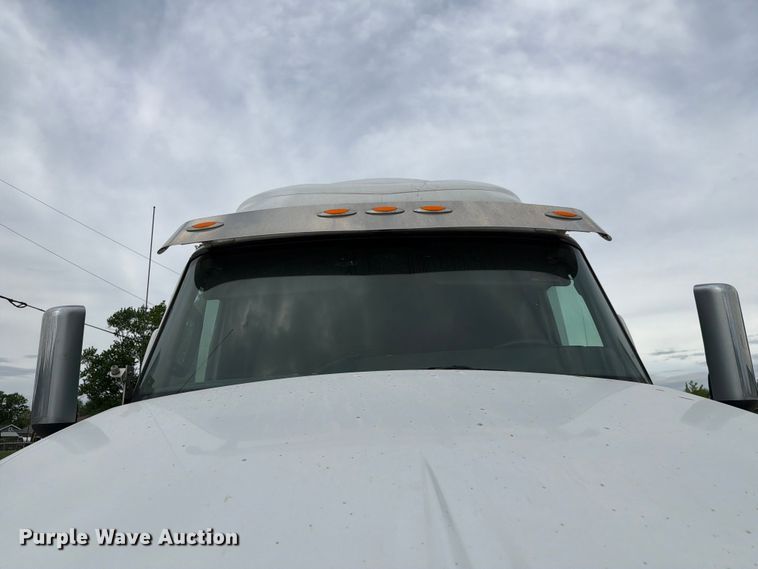 image for item FC3046 2020 International LT625 semi truck