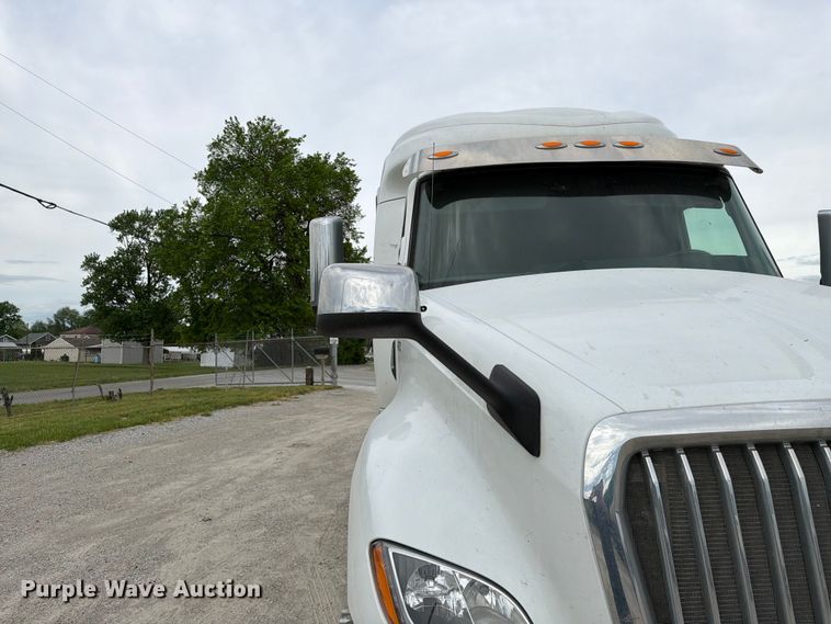 image for item FC3046 2020 International LT625 semi truck