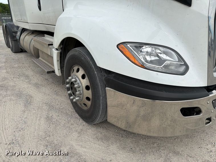 image for item FC3046 2020 International LT625 semi truck